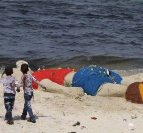 Τεράστιο γλυπτό του μικρού Αϊλάν σε παραλία της Γάζας προκαλεί ρίγη & συγκίνηση     