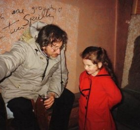 Η συγκλονιστική σκηνή με το κοριτσάκι που φορούσε κόκκινο παλτό στη "Λίστα του Σίντλερ". Τι απέγινε η μικρή που υποδύθηκε τον ρόλο;