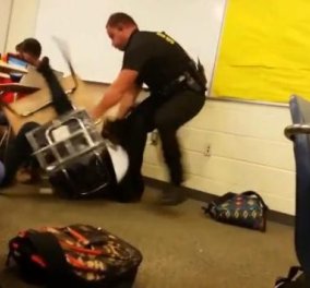 Απολύθηκε ο αστυνομικός που ξυλοκόπησε Αφροαμερικανή μαθήτρια‏ - Το βίντεο είχε προκαλέσει θύελλα αντιδράσεων