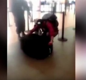 Βίντεο: Περουβιανός κρύφτηκε σε βαλίτσα για να βγει από τη χώρα αλλά... τον ανακάλυψαν