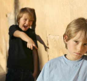 School Bullying: Μάθε να το αντιμετωπίζεις και να βοηθάς το παιδί σου να το ξεπεράσει  