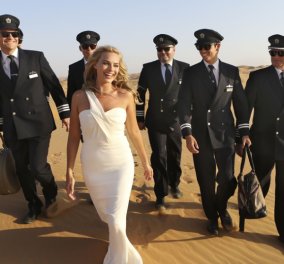 Η απίθανη καλλονή Margot Robbie στην έρημο του Αμπού Ντάμπι λανσάρει το νέο Boeing