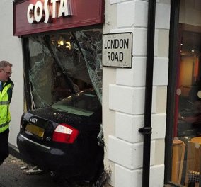Ένας νεκρός και πέντε τραυματίες στη Βρετανία - Αυτοκίνητο "εισέβαλε" με ταχύτητα σε καφετέρια - Φωτό & Βίντεο