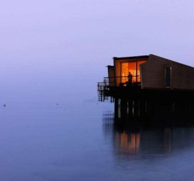 Εκθαμβωτικής ομορφιάς το ξενοδοχείο που επιπλέει σε λίμνη της Ελβετίας - Φωτό &  Βίντεο