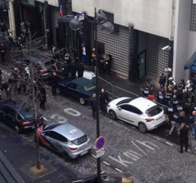 Τρόμος στο Παρίσι:  Άνδρας οπλισμένος με μαχαίρι & ζωσμένος με ψεύτικα εκρηκτικά επιχείρησε να εισβάλει σε αστυνομικό τμήμα 