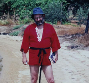 Vintage Story: Όταν ο Ουμπέρτο Εκο... μόναζε στο Άγιον Όρος & φορούσε κοντή κόκκινη πουκαμίσα 