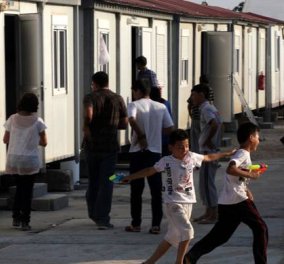 Ντροπή & αποτροπιασμός: Έριξαν γουρουνοκεφαλές σε στρατόπεδο της Σκύδρας για να μην πάνε πρόσφυγες μουσουλμάνοι