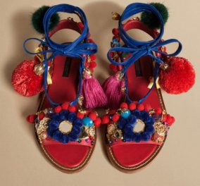 Σαν τσαρούχια: Αυτά τα σανδάλια των Dolce & Gabbana προκάλεσαν σάλο στο ίντερνετ