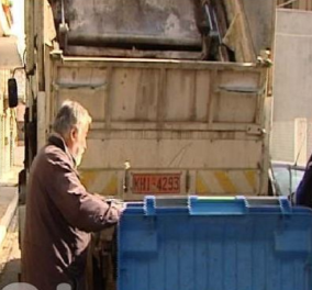 Δήμαρχος- καλό παράδειγμα: Μπαίνει στο απορριμματοφόρο & μαζεύει τα σκουπίδια της πόλης του - ΦΩΤΟ - ΒΙΝΤΕΟ