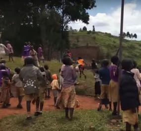 Συγκλονιστικό βίντεο: Παιδιά στην Αφρική αντικρίζουν για πρώτη φορά Drone στον αέρα