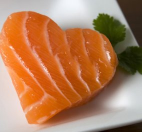 Ω-3 σε κάψουλα ή από ψάρι; Τι λένε οι ειδικοί & γιατί χρειαζόμαστε συμπλήρωμα διατροφής
