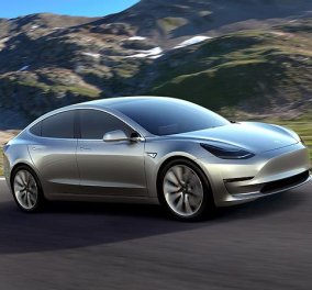 Tesla Model 3: O Elon Musk παρουσίασε το νέο του ηλεκτροκίνητο «τετράτροχο θαύμα» των 35.000 δολαρίων