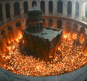 Ολοκληρώθηκε η Τελετή Αφής του Αγίου Φωτός στον Πανάγιο Τάφο - Στις 18:00 αναμένεται στην Αθήνα