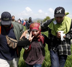 Νέα επεισόδια στην Ειδομένη -Οι πρόσφυγες καβαλάνε τους φράχτες και προσπαθούν να περάσουν στην Ευρώπη