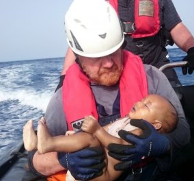 Παγκόσμιος θρήνος για το νεκρό βρέφος που ανασύρθηκε από τα νερά της Μεσογείου - Ξυπνάει μνήμες μικρού Αϊλάν