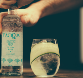 Made in Greece: Mastiqua – Το εναλλακτικό δροσιστικό ποτό που τονώνει & αναζωογονεί