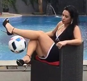 Βίντεο -φώτο: Η σέξι Ρακέλ κάνει άλλα κόλπα με την μπάλα & τις γόβες της στιλέτο - Το ίντερνετ πήρε φωτιά   