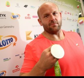 Μεγαλείο ψυχής: Ο ασημένιος Ολυμπιονίκης της δισκοβολίας πουλά το μετάλλιό του για να σώσει αγοράκι με σπάνιο καρκίνο