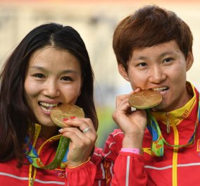 Πόσο χρυσά είναι τα χρυσά μετάλλια; Να γιατί τα δαγκώνουν οι Ολυμπιονίκες!