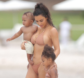Παραδέχομαι κι εγώ που την βρίσκω τόσο κιτς: Εντυπωσιακή η Kim Kardashian 8 μήνες μετά τη γέννα