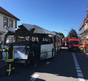 Πανικός στην Γερμανία: Τρένο συγκρούστηκε με σχολικό λεωφορείο - Τουλάχιστον 10 τραυματίες