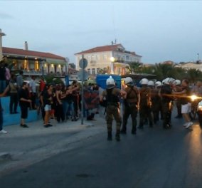 Λέσβος: Επεισόδια σε πορεία διαμαρτυρίας κατοίκων της Μόριας - Χρυσαυγίτες χτύπησαν 3 κοπέλες 