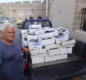 Good news: Ο μουσουλμάνος καπετάν Τσετίν από τη Ρόδο μοίρασε 1 τόνο φρέσκα ψάρια στους ανθρώπους που το έχουν ανάγκη 