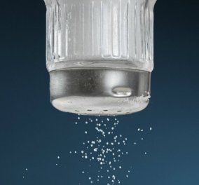 Ακόμη και λίγο αλάτι παραπάνω αυξάνει τον κίνδυνο πρόωρου θανάτου: Χαρείτε την ζωή και ά- νοστη !