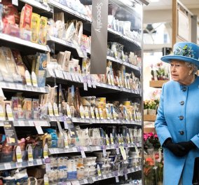 H Bασίλισσα Ελισάβετ πήγε στο σούπερ μάρκετ και ψώνισε προϊόντα made in Britain- Μετά ήπιε & μπύρα σε pub 