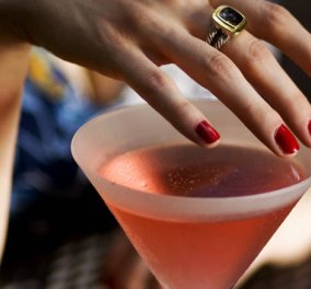 Στις αγορές το 2017 το μανό κατά του βιασμού: Αλλάζει χρώμα όταν το ποτό έχει ναρκωτικά