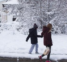 Δείτε ποια σχολεία θα παραμείνουν τη Δευτέρα και Τρίτη κλειστά λόγω της επέλασης του χιονιά
