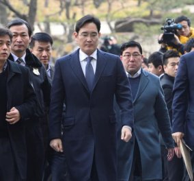 Με χειροπέδες & δεμένος με λευκό σκοινί ο επικεφαλής της Samsung: Δωροδόκησε για να πάρει την θέση; Φώτο, βίντεο
