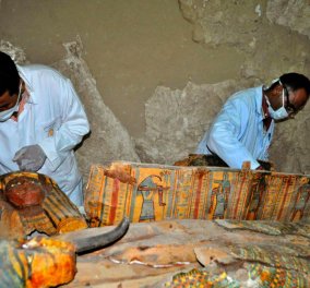 Απίθανη ανακάλυψη: 6 μούμιες με ζωηρά χρώματα σε τάφο Φαραώ κοντά στο Λούξορ 