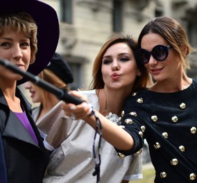 Selfie sticks τέλος στο Μιλάνο - Τι συνέβη; 