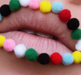  Η νέα τρέλα στο makeup λέγεται pom-pom & μοιάζει με μακιγιάζ για καρναβάλι 