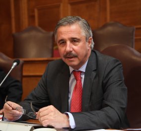 Ο Γιάννης Μανιάτης ανακοίνωσε την υποψηφιότητά του για την Κεντροαριστερά