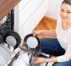 Ποιοι είναι οι λόγοι που δεν πρέπει να καθαρίζετε τα πιάτα πριν τα βάλετε στο πλυντήριο!