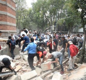 325 νεκροί από τον φονικό σεισμό στο Μεξικό - Λιγοστές οι ελπίδες για επιζώντες 