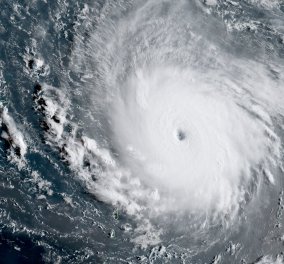 Ο κυκλώνας Ίρμα απειλεί τις Μικρές Αντίλλες - Σε κατάσταση ύψιστου συναγερμού γαλλικές κτήσεις στην Καραϊβική