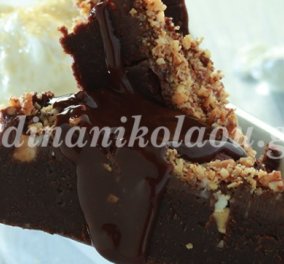 Η απόλυτη αμαρτία… Brownies με κρέμα γιαουρτιού και γλάσο από την Ντίνα Νικολάου