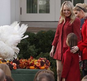 Στα κόκκινα οι κόρες του Τραμπ για το thanksgiving: Σικ η Ιβάνκα- Κακόγουστη η Τίφανυ (ΦΩΤΟ)