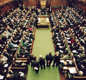 Καταιγισμός καταγγελιών για σεξουαλική παρενόχληση βουλευτών και των δυο μεγάλων κομμάτων στη Βρετανία 