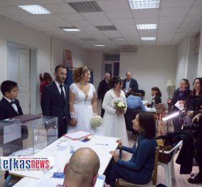 Ερωτευμένο ζευγάρι παντρεύτηκε και μετά πήγε να ψηφίσει... Ανδρουλάκη (ΦΩΤΟ-ΒΙΝΤΕΟ)