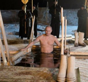 Ο εντυπωσιακός Βλαντιμίρ Πούτιν έβγαλε την γούνα του & έπεσε για το σταυρό στα Θεοφάνεια στα παγωμένα νερά (ΦΩΤΟ)