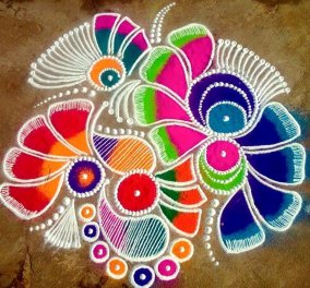 Φοβερό βίντεο:  Rangoli - Η τέχνη της παραδοσιακής Ινδίας που διακοσμεί με χρώμα & ζωντάνια! 