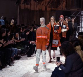 Εβδομάδα Μόδας - Νέα Υόρκη: Αποθέωσαν το show του Calvin Klein - Πασαρέλα γεμάτη ποπ κορν (ΦΩΤΟ)   