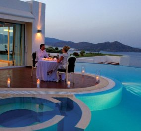 Τέσσερις ελληνικές βίλες με απίστευτη θέα από την πισίνα συγκαταλέγονται ανάμεσα στις καλύτερες στον κόσμο (ΦΩΤΟ)