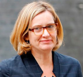 Παραιτήθηκε η υπουργός Εσωτερικών της Βρετανίας- Το πλήγμα για την Μέι- Ποιο σκάνδαλο έφερε το τέλος