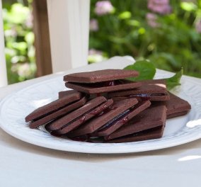 Φανταστικά μπισκότα σοκολάτας με μαρμελάδα από τον Στέλιο Παρλιάρο