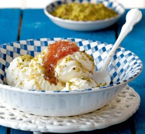 Μια υπέροχη συνταγή για ελληνικό παγωτό γιαούρτι από τα χεράκια της Αργυρώς Μπαρμπαρίγου!